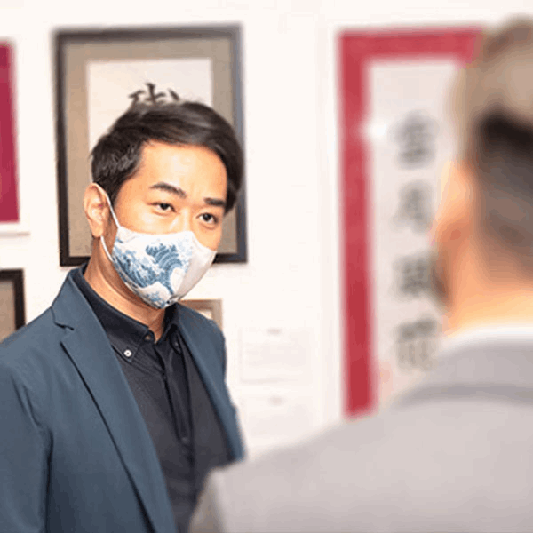 بازدید نماینده فرهنگی سفارت ژاپن از نمایشگاه سمفونی خطوط